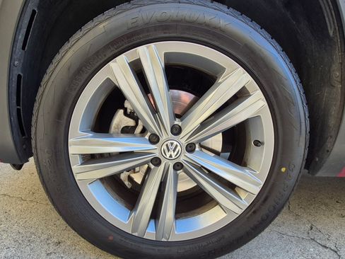 Used 2018 Volkswagen Atlas SEL w/ R-Line Package image 16