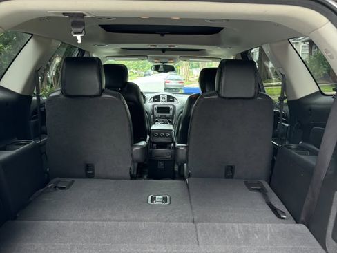 Used 2017 Buick Enclave Leather image 10