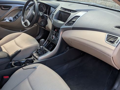 Used 2014 Hyundai Elantra SE image 10