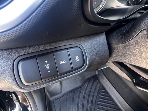 Used 2021 Hyundai Venue SE image 15