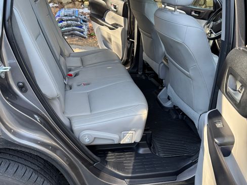 Used 2018 Toyota Highlander XLE image 10