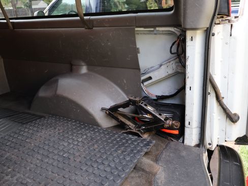 Used 2014 Chevrolet Express 3500 LT w/ LT Preferred Equipment Group image 10