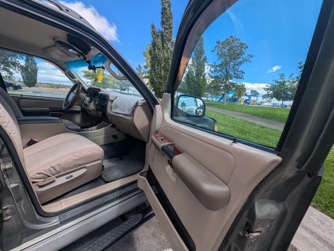 Used 2003 Ford Explorer Sport Trac XLT AWD/4WD image 30