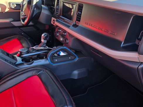 Used 2022 Ford Bronco Wildtrak image 11