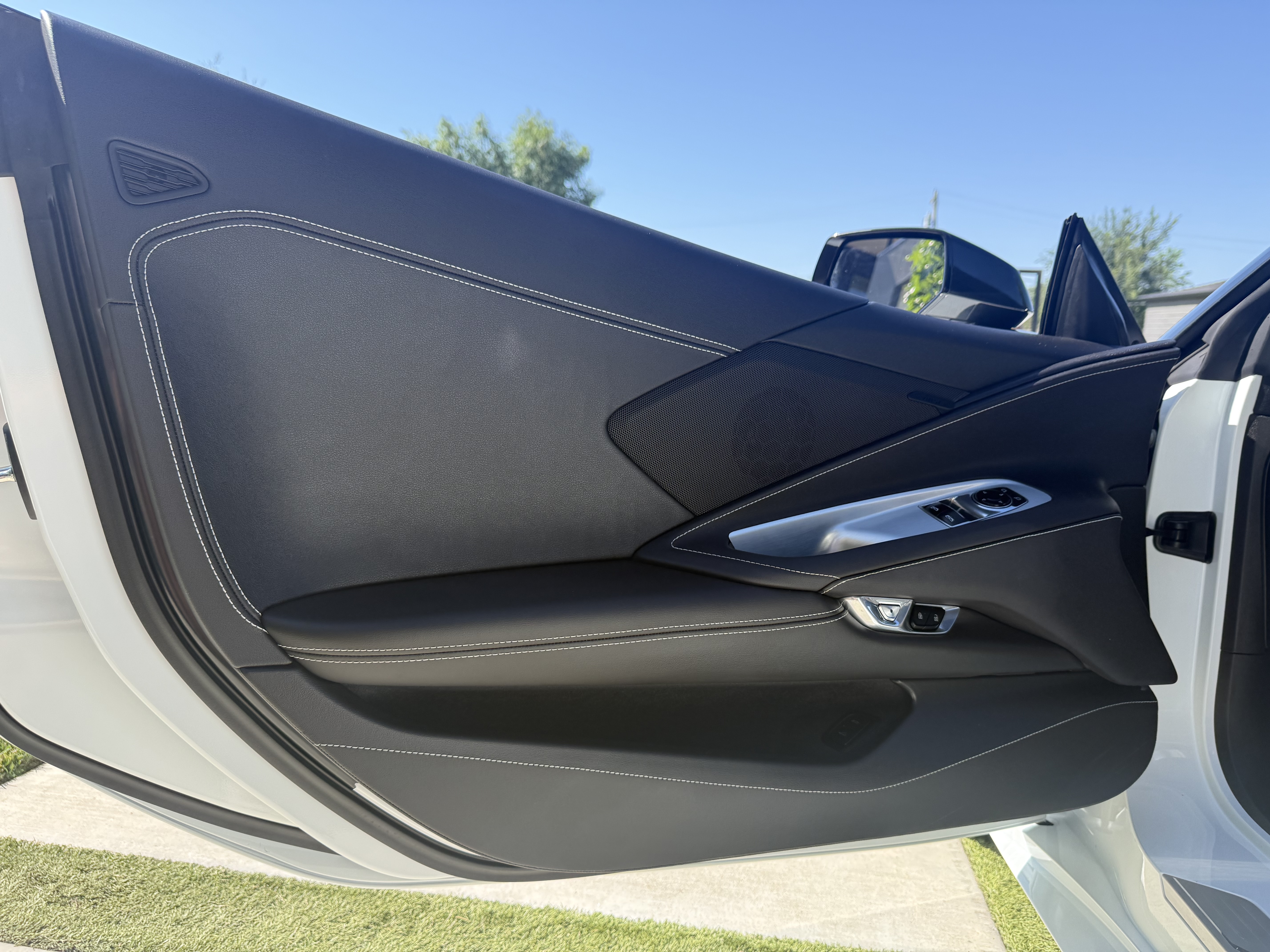 Used 2023 Chevrolet Corvette Stingray Coupe w/ Z51 Performance Package RWD image 12
