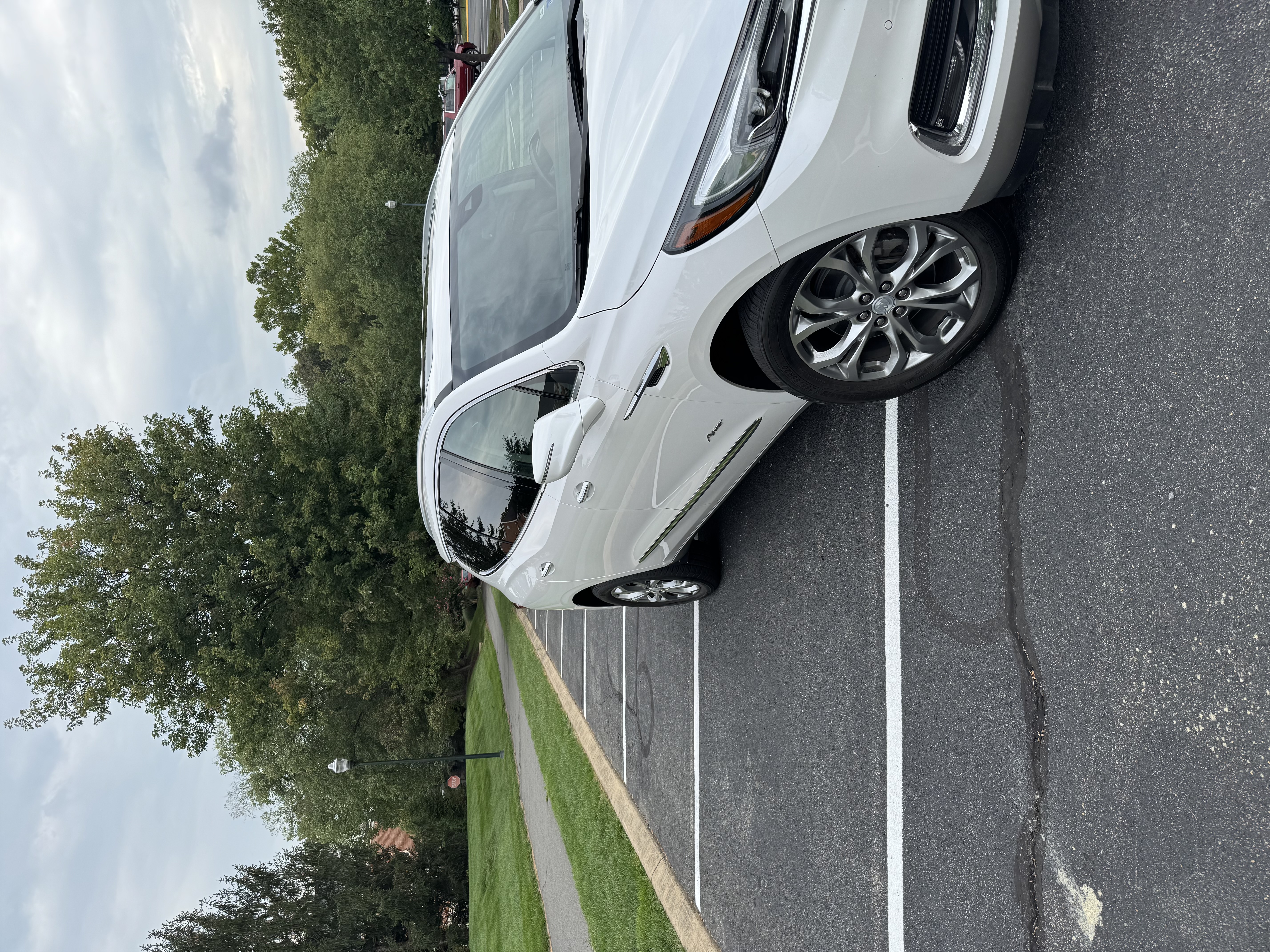 Used 2018 Buick Enclave Avenir AWD/4WD image 4