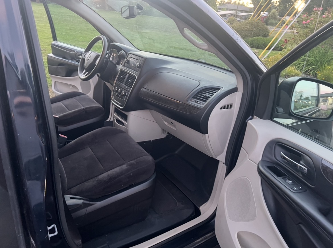 Used 2011 Dodge Grand Caravan Mainstreet w/ PWR Convenience Group FWD image 14