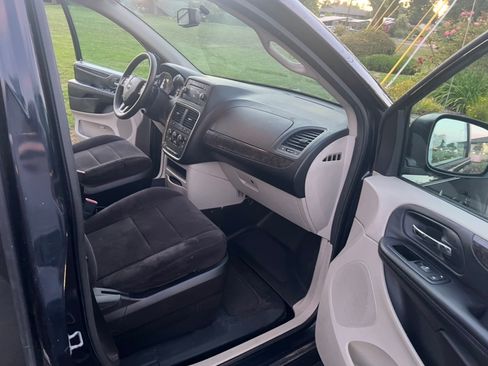 Used 2011 Dodge Grand Caravan Mainstreet w/ PWR Convenience Group FWD image 14
