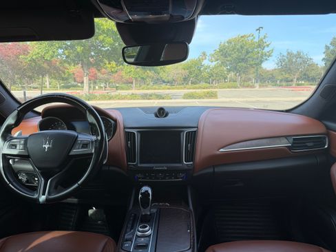 Used 2018 Maserati Levante S AWD/4WD image 7