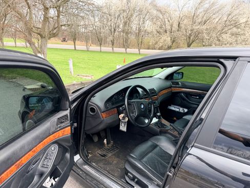 Used 1999 BMW 540i Sedan image 2