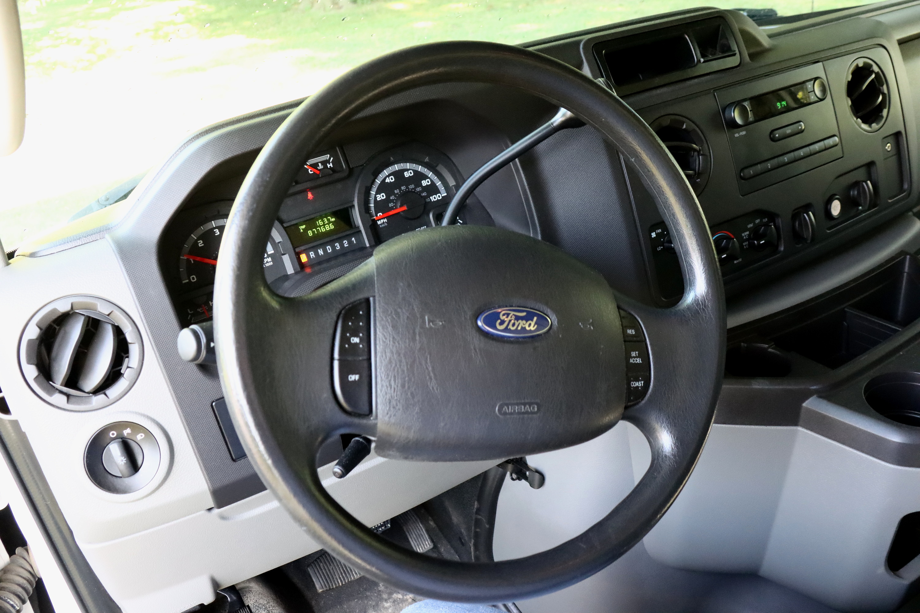 Used 2013 Ford E-450 and Econoline 450 Super Duty RWD image 12