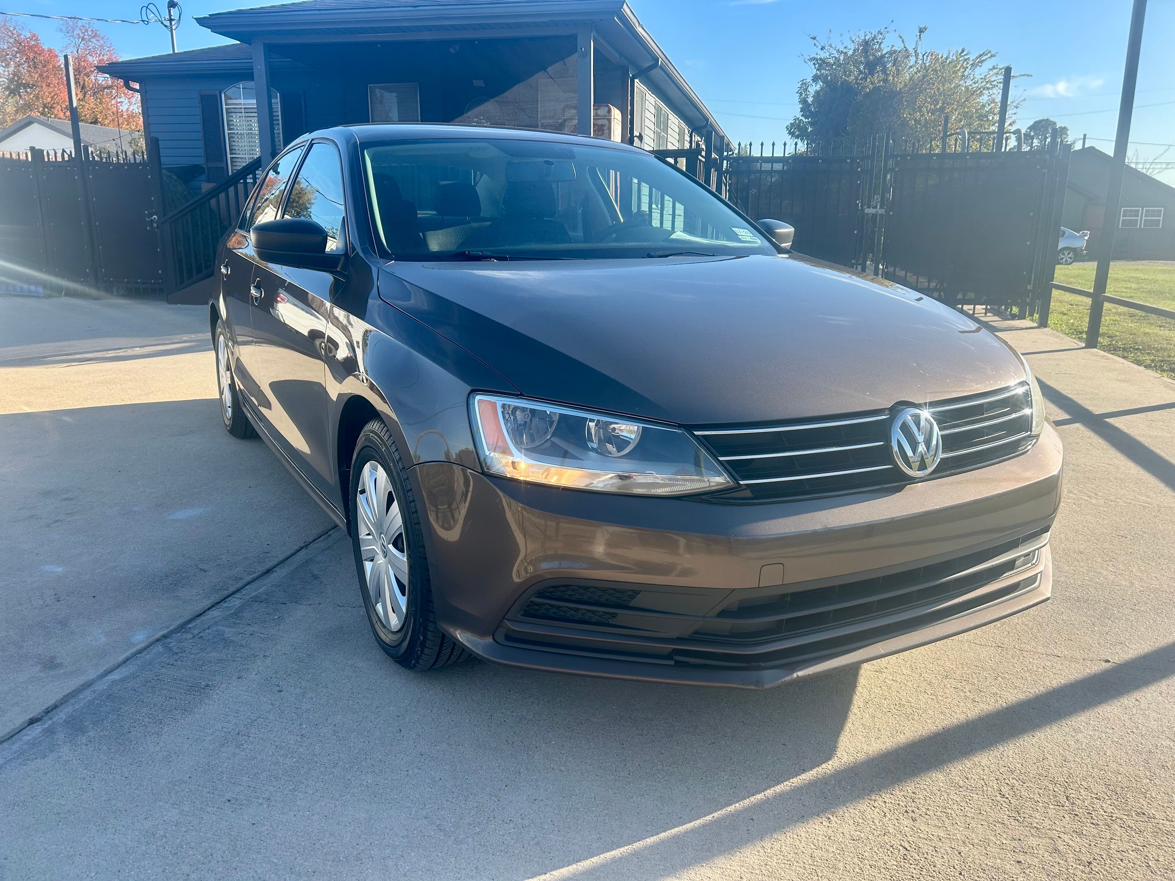 Used 2015 Volkswagen Jetta S FWD image 2