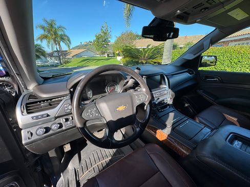Used 2020 Chevrolet Suburban Premier w/ Premier Plus Edition image 11