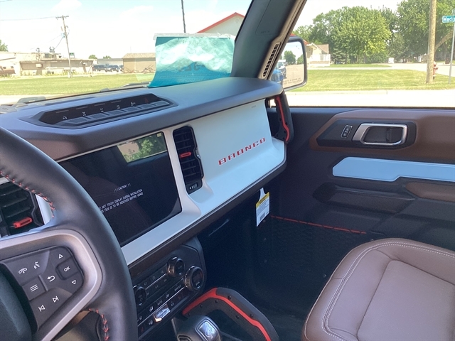 Used 2024 Ford Bronco Heritage Edition AWD/4WD image 11