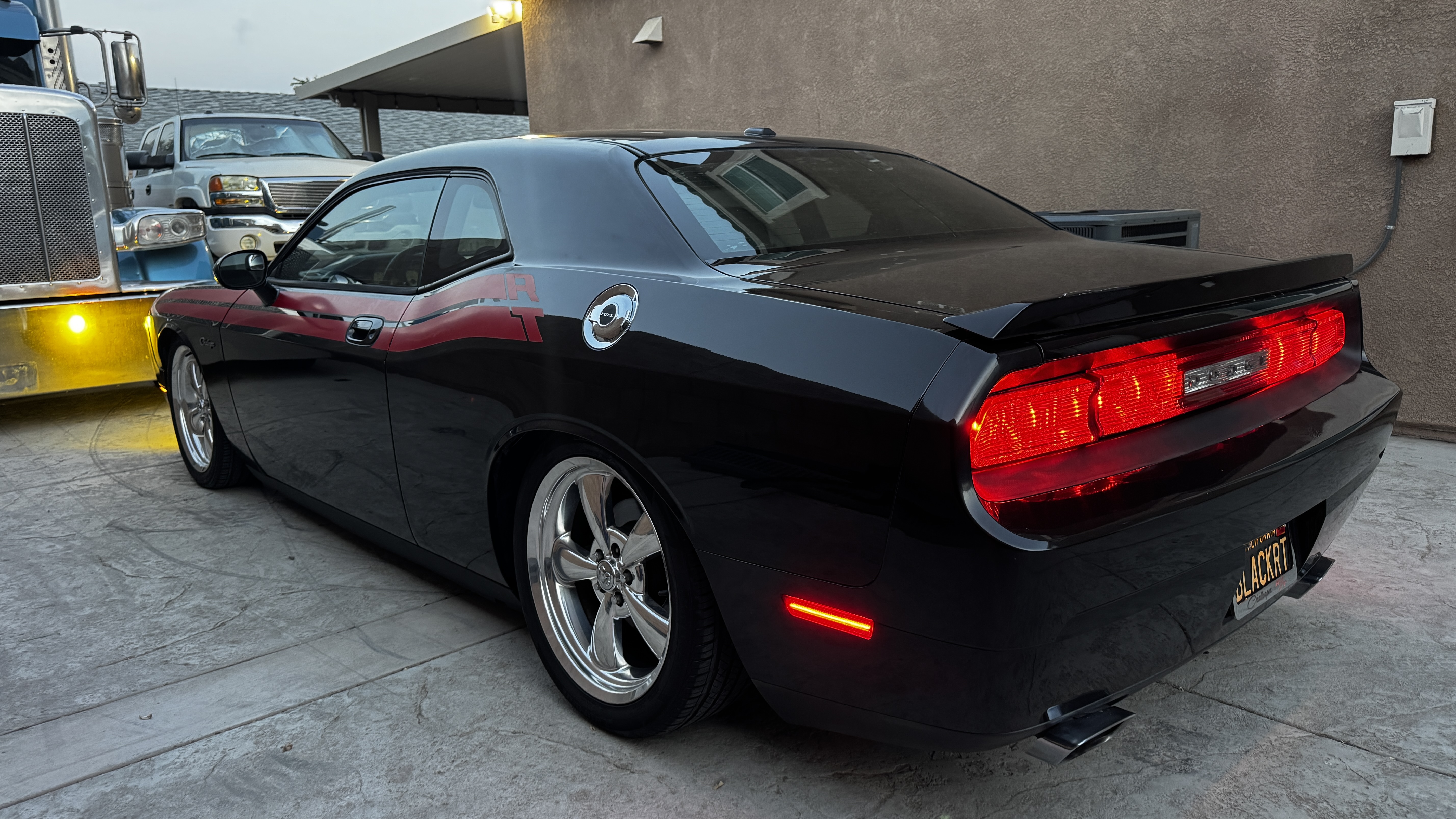 Used 2010 Dodge Challenger R/T RWD image 4