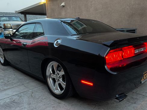 Used 2010 Dodge Challenger R/T RWD image 4