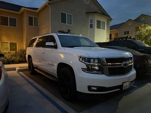 Used 2019 Chevrolet Suburban LT image 4