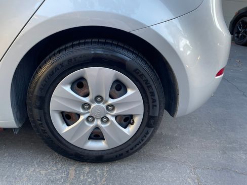 Used 2018 Kia Forte LX image 13