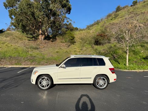 Used 2011 Mercedes-Benz GLK 350 4MATIC image 4