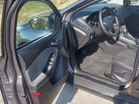 Used 2014 Ford Focus SE image 4