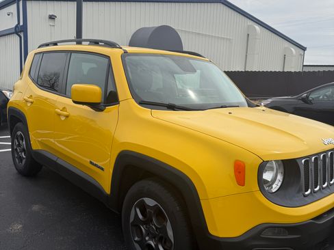 Used 2015 Jeep Renegade Latitude image 11
