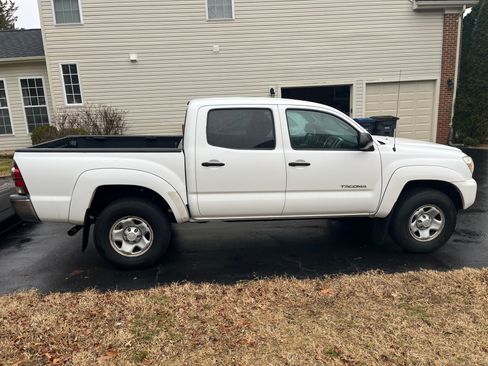 Used 2013 Toyota Tacoma 4x4 Double Cab w/ SR5 Pkg image 5