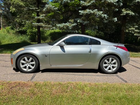 Used 2004 Nissan 350Z Enthusiast RWD image 5