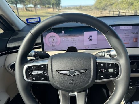 Used 2026 Genesis GV70 2.5T image 9