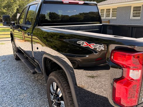 Used 2024 Chevrolet Silverado 2500 LT AWD/4WD image 8