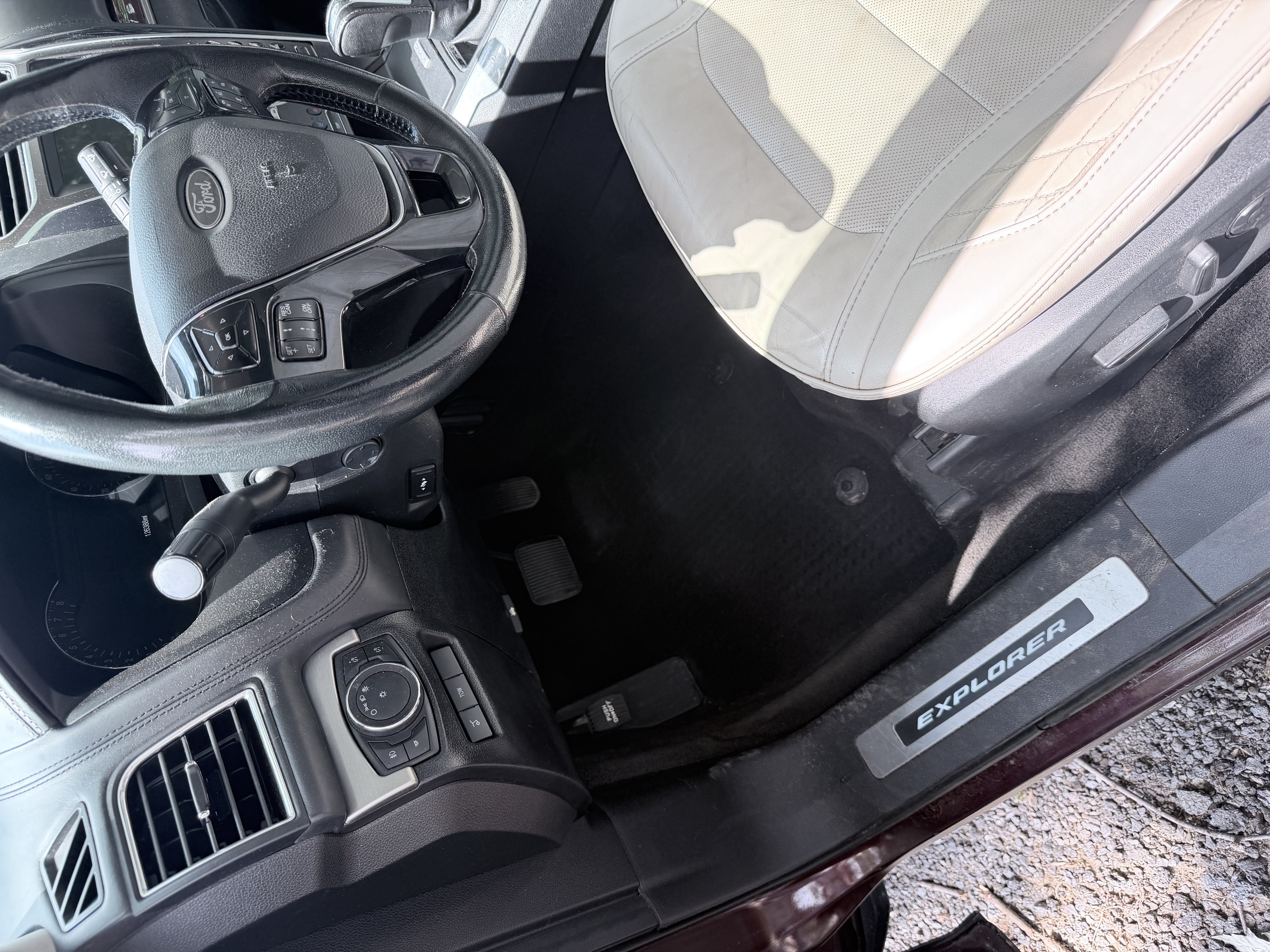 Used 2018 Ford Explorer Platinum AWD/4WD image 23