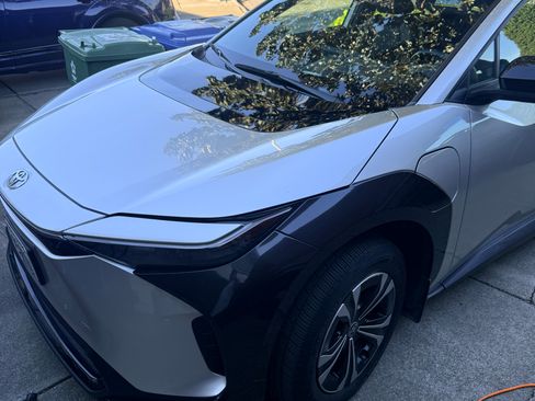 Used 2023 Toyota bZ4X XLE Sport Utility 4D w/ Weather Package image 9