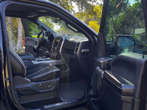 Used 2018 Ford F150 Platinum w/ Equipment Group 701A Luxury AWD/4WD image 9