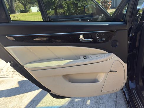 Used 2016 Hyundai Equus Signature image 27