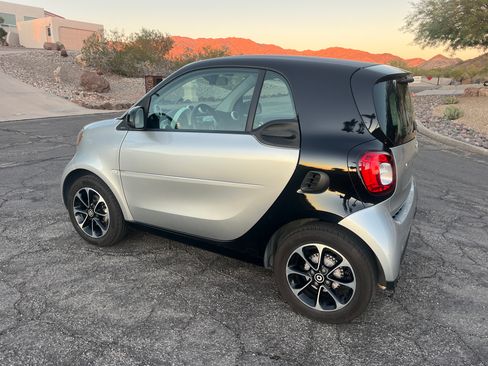Used 2016 smart fortwo passion image 6