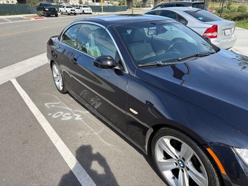Used 2009 BMW 335i Convertible image 2