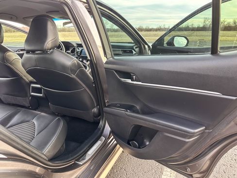 Used 2018 Toyota Camry SE w/ Protection Package (Q2) image 17