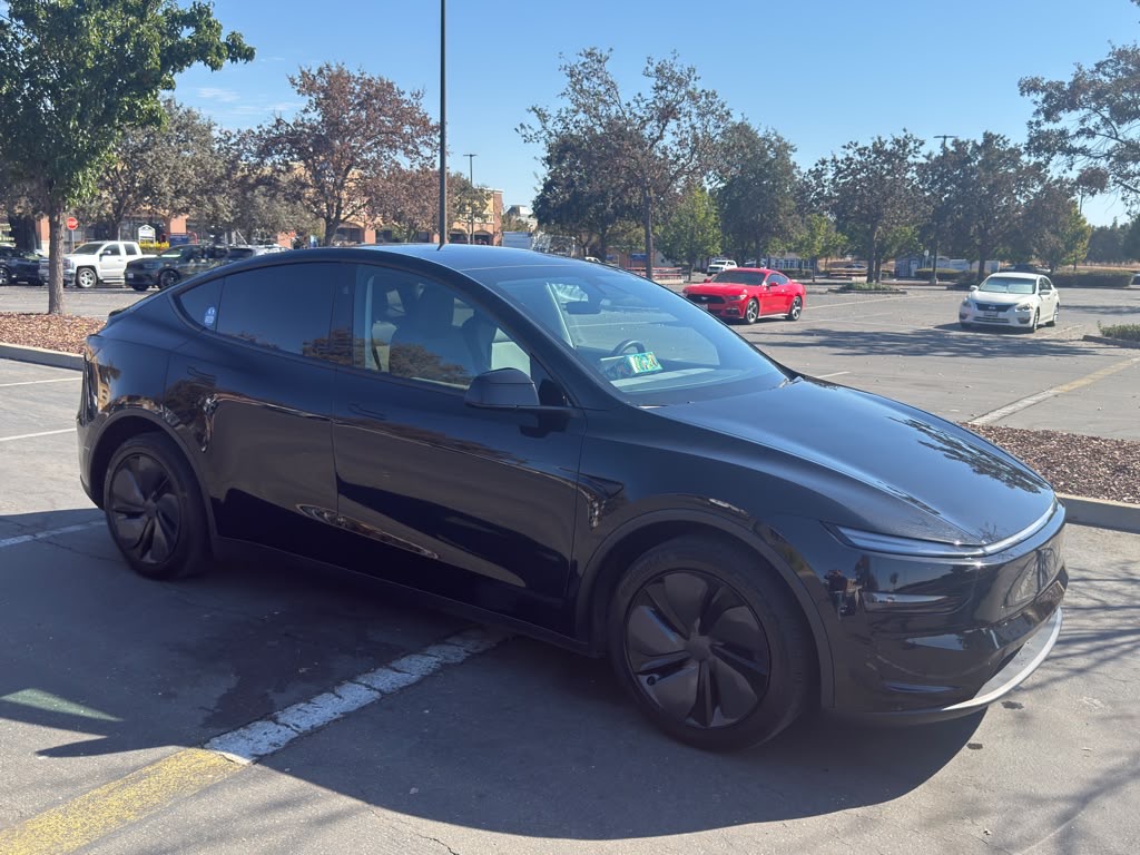 Used 2026 Tesla Model Y Long Range RWD image 2