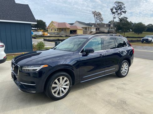 Used 2017 Volvo XC90 T6 Momentum w/ Vision Package image 1