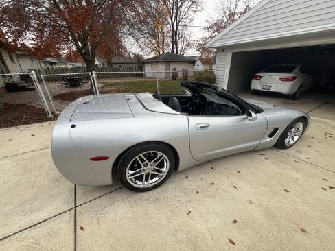 Used 1998 Chevrolet Corvette Convertible w/ Memory Pkg image 2