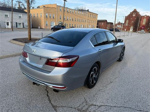 Used 2017 Honda Accord LX image 12