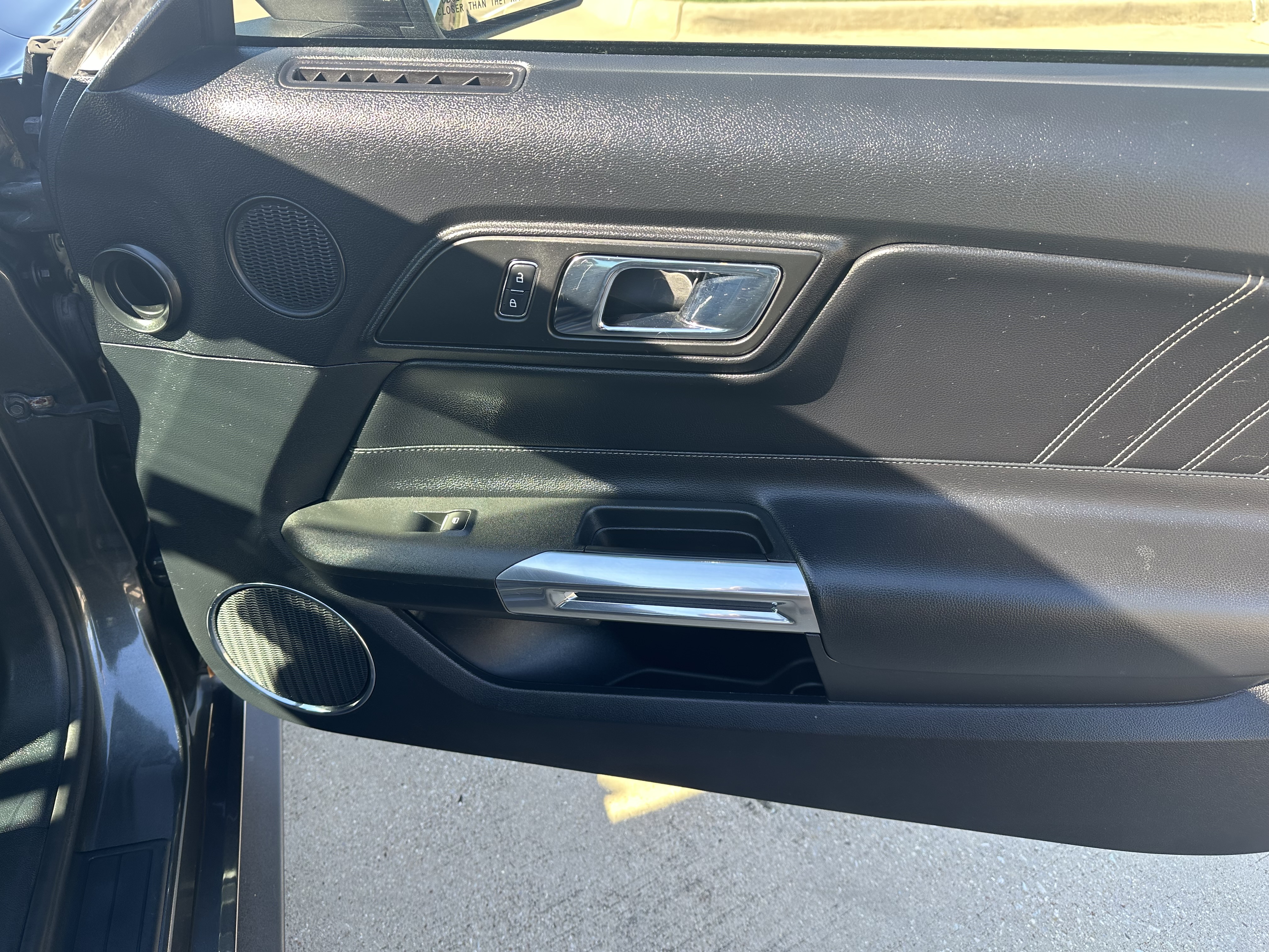 Used 2016 Ford Mustang Premium RWD image 21