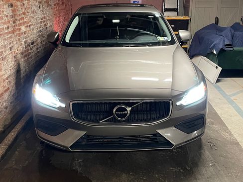 Used 2019 Volvo S60 T6 Momentum w/ Multimedia Package AWD/4WD image 5