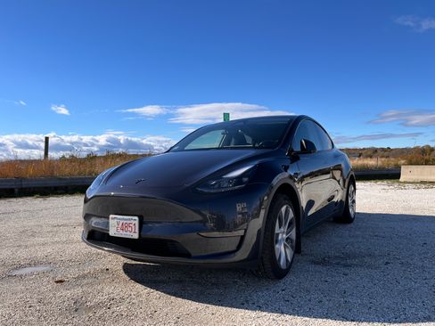 Used 2024 Tesla Model Y Long Range image 10