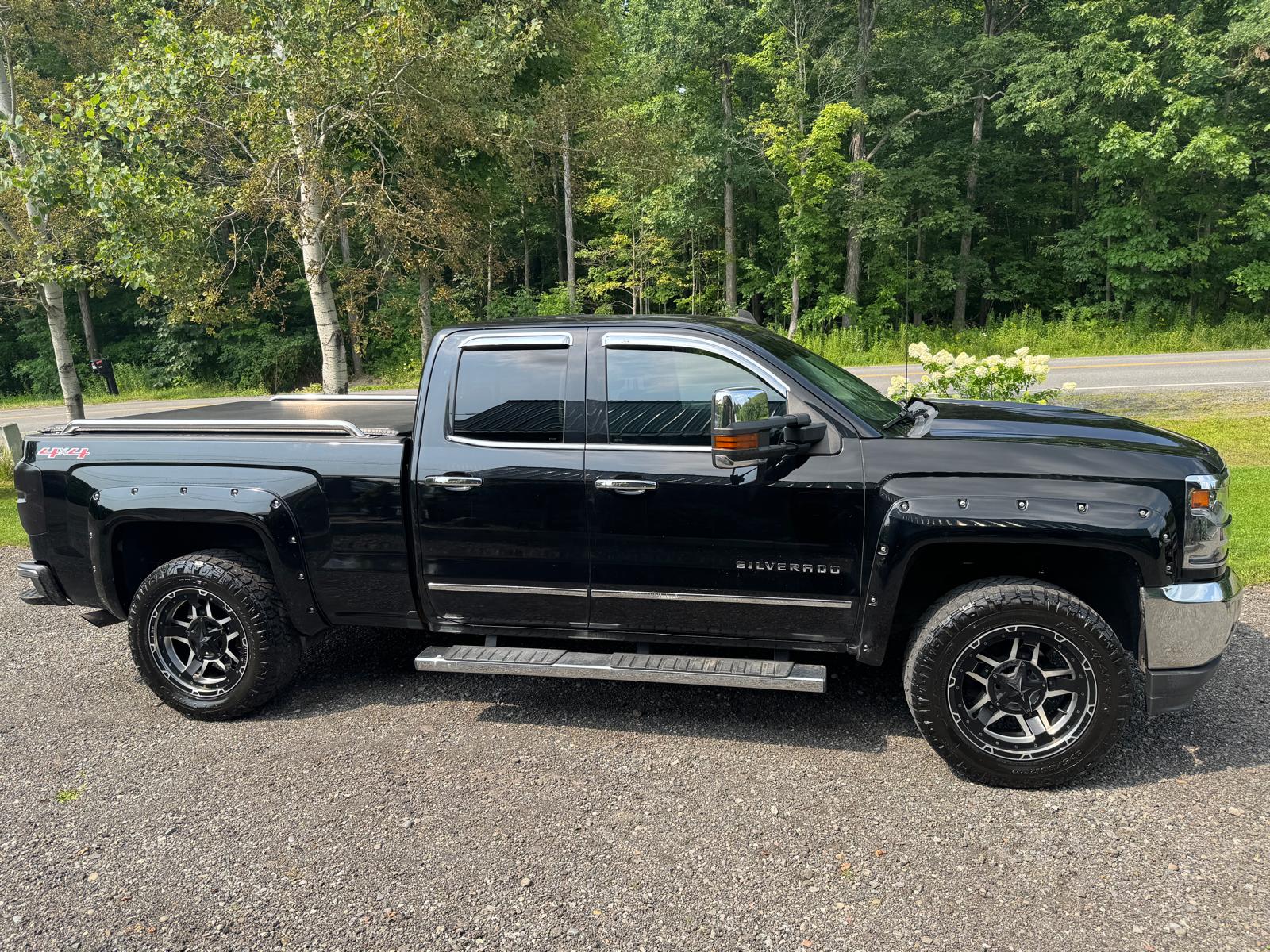Used 2016 Chevrolet Silverado 1500 LTZ w/ LTZ Plus Package AWD/4WD image 10