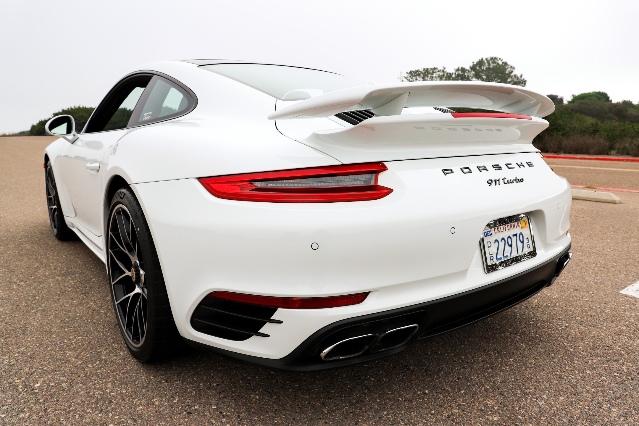 Used 2018 Porsche 911 4 Coupe AWD/4WD image 2