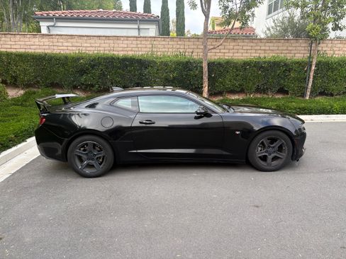 Used 2016 Chevrolet Camaro LT RWD image 6