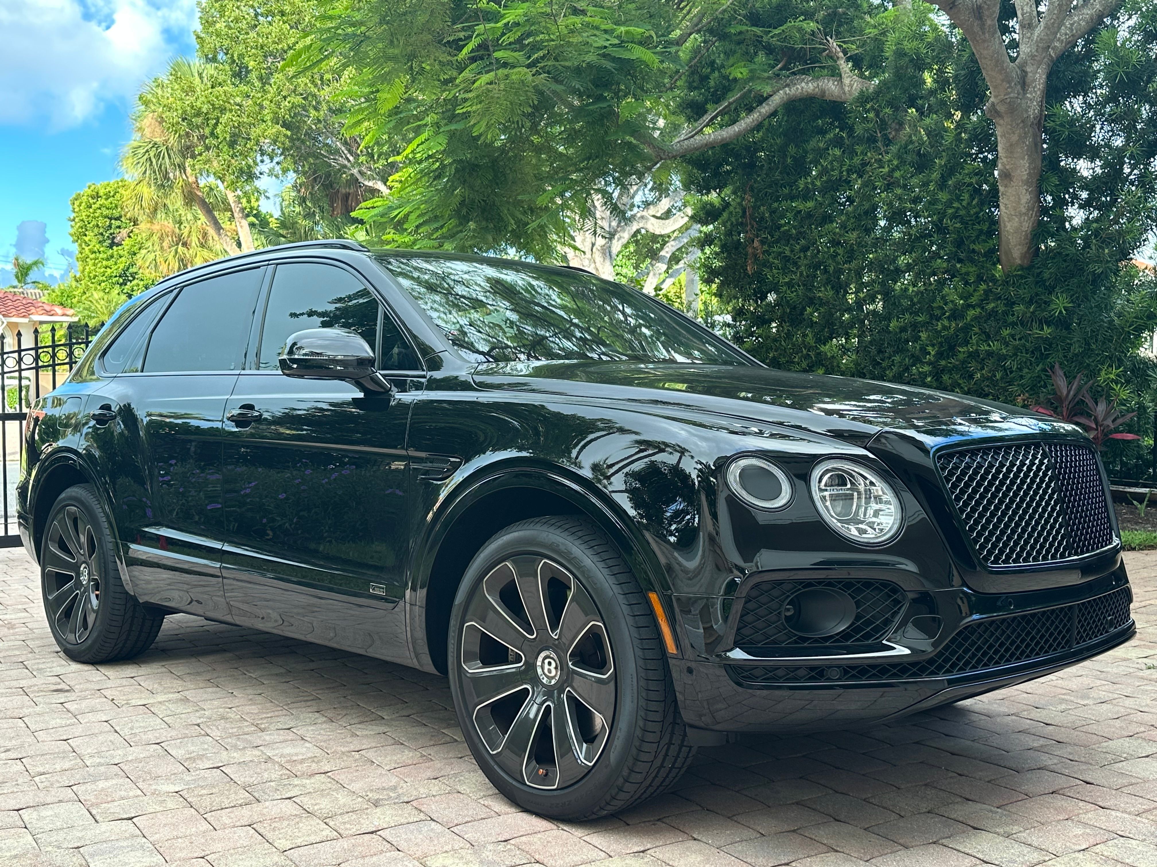 Used 2020 Bentley Bentayga AWD/4WD image 1