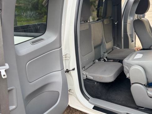 Used 2015 Toyota Tacoma PreRunner w/ SR5 Package image 13