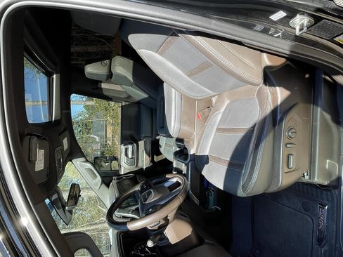 Used 2021 GMC Sierra 2500 Denali w/ Denali Black Diamond Edition image 10