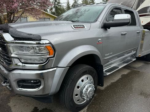 Used 2022 RAM 5500 4x4 Crew Cab image 1